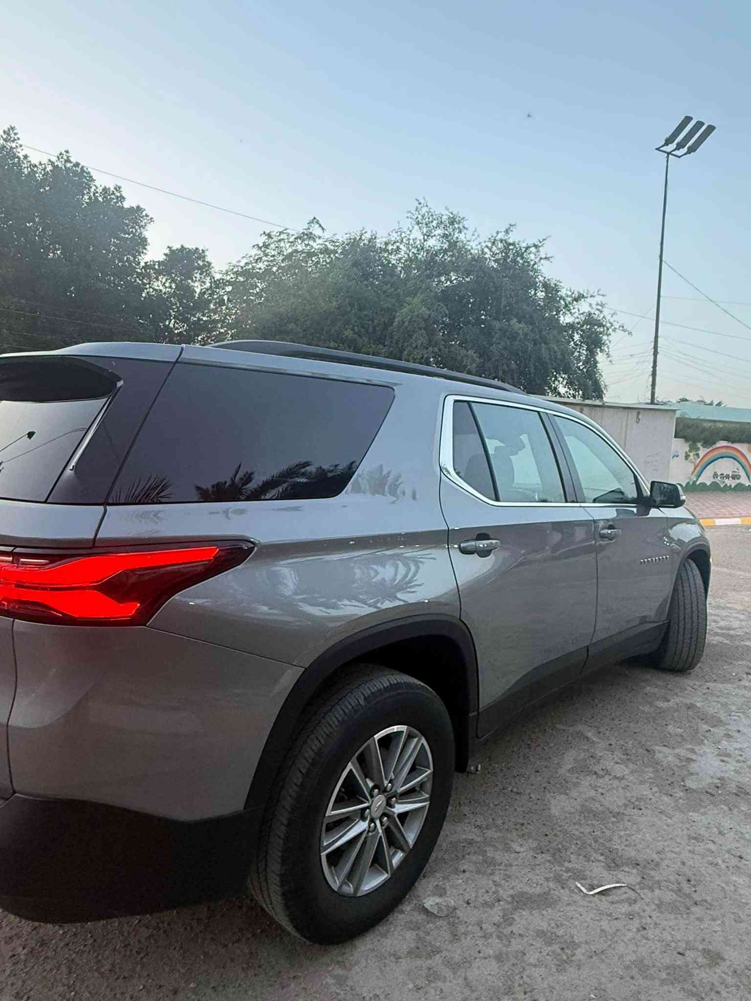 للبيع ترافرس
2023 LT
بصمه اربع أبواب
جنطة كهرباء 
تبريد 3 قطع 
شاشة قاصة  حجم كبير 
7 راكب سياحي 
نظام مانع تصادم 
نظام تحديد المسار 
سايد بريك كهرباء 
كشنات جلد اسود 
داخل اسود 
كشنات الصدر كهرباء 
تدفئة كشنات الصدر 
تدفئة ستيرن 
6 سلندر 3600ماشي 30الف
ضرر السياره  موضح بالصور 
السيارة كاملة من 
كل النواحي بدون اعطال 
مكان السيارة بغداد
السعر253💵وبيها مجال بسيط  رقم ***********
