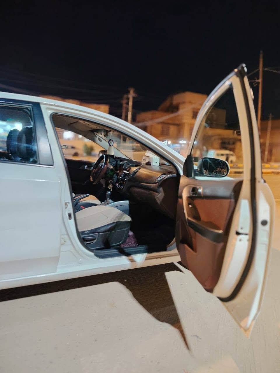 سلام عليكم ورحمة الله سيراتو للبيع موديل ٢٠١٢ رقم أربيل الجديد سنويه جديد تريد وكاله تريد تحويل حاضر تخم تاير جديد جاهزه من كلشي مكينه تبريد جاهزه السعر ١١٢ وبيها مجال بسيط للاستفسار الاتصال على الرقم *********** مكان السياره ديوانيه
