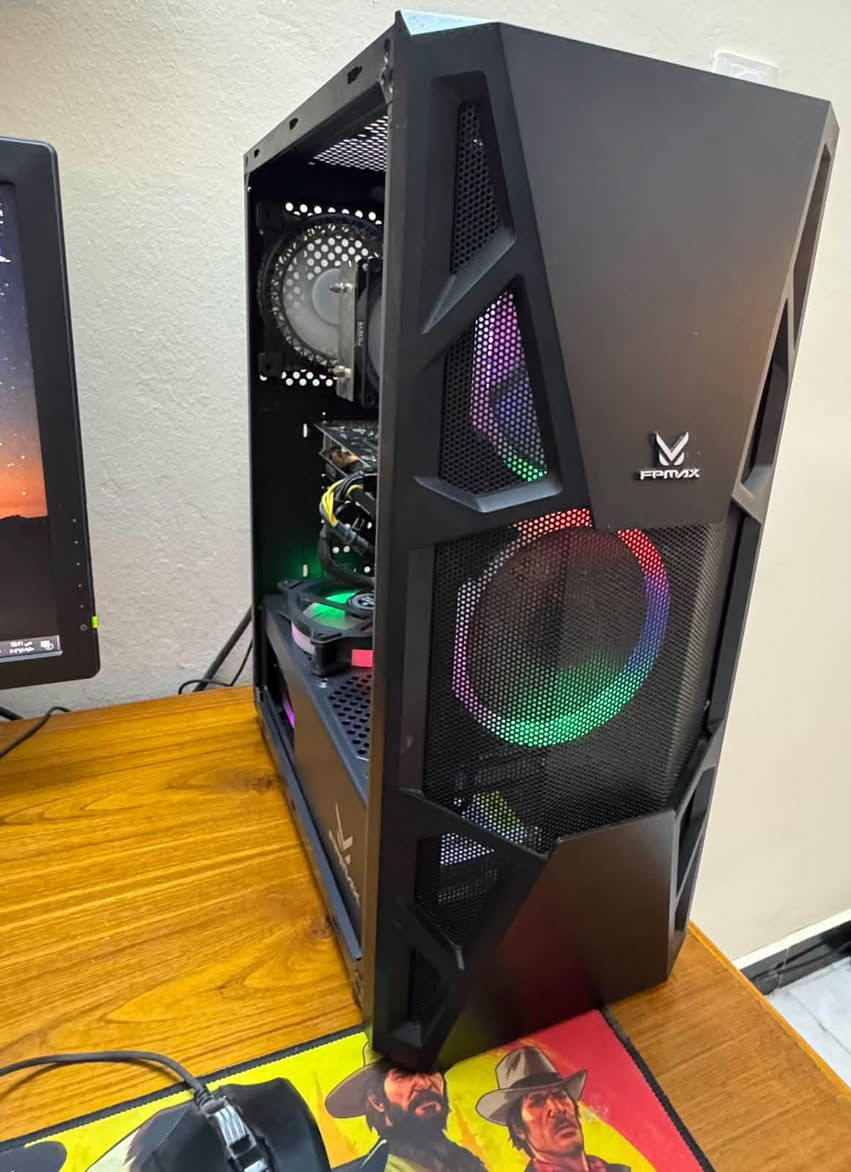 مواصفات الجهاز:
🔹 المعالج: Intel Core i5-9400F — 2.90GHz
🔹 كرت الشاشة: NVIDIA GeForce GTX 1650 SUPER — 4GB
🔹 الرام: 16GB DDR4 — سرعة 2666MHz
🔹 التخزين:
• SSD 112GB KLEVV NEO N400
• HDD 932GB — ST1000NM0011
🔹 المجموع: تقريبًا 1TB تخزين
🔹 النظام: 64-bit
🔹 اللوحة الأم: H310M S2 2.0

🎮 جهاز مناسب للألعاب، الاستخدام اليومي، والدراسة والعمل

مع 
UBS
وشاشة

السعر ٧٠٠ الف وبيها مجال حك الجية 

مكاني بغداد حسينية الراشدية 

***********

