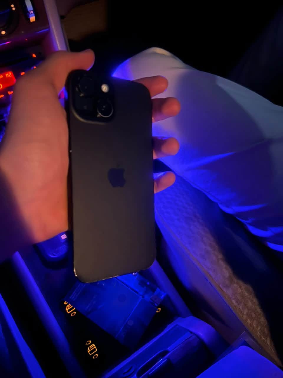 سلام عليكم أيفون 15 عادي غير مفتوح بطارية 83 بلدي

نص مكتوب في الصور:
- 1:22 18 مساحة تخزين iPhone iPhone المستخدم: 124.9 غ.ب. من 128 غ.ب. الصور التطبيقات iOS بيانات النظام إظهار الكل توصيات مراجعة صورك وفيديوهاتك وفِّر لحد 28.42 غ.ب. راجع الصور والفيديوهات التي تشغل أكبر مساحة تخزين في تطبيق الصور وحدد ما إذا كان يمكنك حذفها. ألبوم "المحذوفة مؤخرًا" إفراغ وفِّر لحد 1.12 غ.ب. سيؤدي ذلك إلى حذف جميع الصور ومقاطع الفيديو الموجودة في ألبوم "المحذوفة مؤخرًا" بصورة نهائية. الحجم الصور التطبيقات واتساب
- 1:21 18 حول > الاسم iPhone (2) < إصدار iOS 26.6.2 < اسم الطراز iPhone 15 رقم الطراز MTP03HN/A الرقم التسلسلي LCQ4Y3104Y انتت صلاحية التغطية < الأغاني 0 الفيديوهات 991 الصور 1,608 التطبيقات 18 السعة 128 غ.ب. متوفرة 2.88 غ.ب.
- 18 1:21 حالة البطارية > حالة البطارية عادية تعمل بطارية iPhone هذه على النحو المتوقع. حول البطارية والضمان... الحد الأقصى للقدرة 83% هذا قياس لقدرة البطارية مقارنة بقدرتها عندما كانت جديدة. قد تتسبب القدرة المنخفضة بتقليل ساعات الاستخدام بين عملية الشحن والأخرى. عدد الدورات 894 هذا هو عدد مرات استهلاك iPhone لققدرة البطارية. معرفة المزيد... تاريخ التصنيع يوليو 2024 أول استخدام فبراير 2025