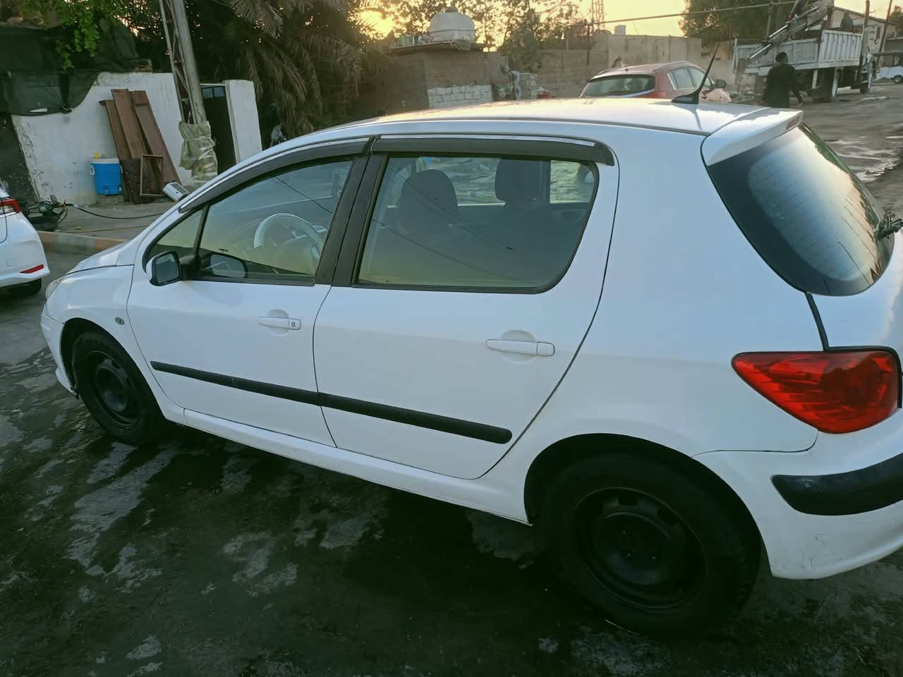 بيجو فرنسي موديل ٢٠٠٦ جاهزه السياره من كلشي كير محرك تبريد صدر بدون حادث بيه رشات صبغ 
السعر ٤٨
للإستفسار ***********وبيه مجال قليل الشراي ايخابر مامتواجد عل فيس

