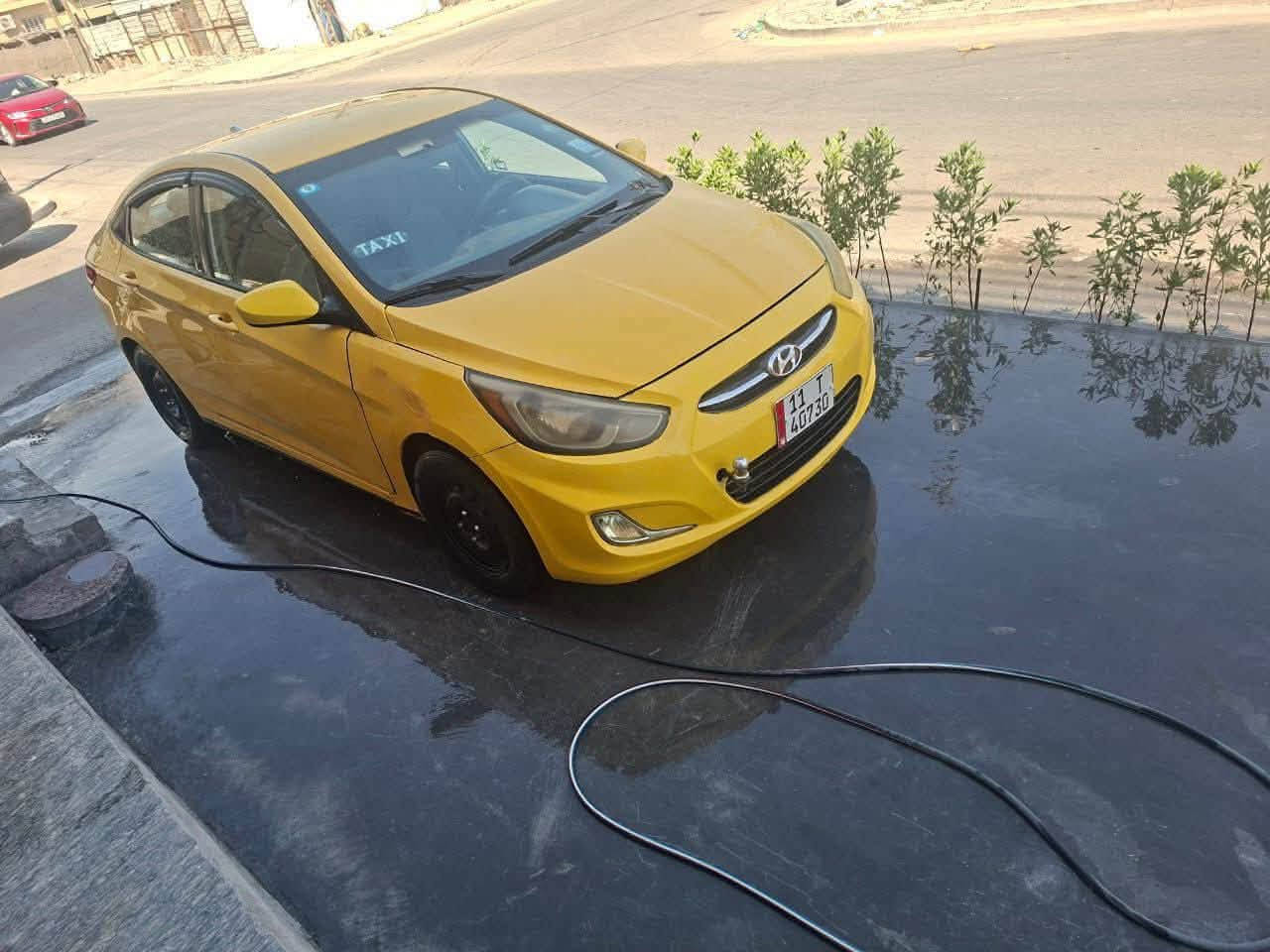 للبيع سيارة اكسنت ٢٠١٥ أمريكي
محرك جي دي اي نضيف 
تبريد شغال سيارة بسمي تحويل مباشر 
رقم بغداد  السياره حلوه ونضيفه 
حادث الجنطه وراجع نفسه سيارة ليبل واحد 
فقط مبدل جدر السبير السعر ٦٦مكاني بغداد 
*********** سونار موجود صور الحادث هم نشرتهن

نص مكتوب في الصور:
- أفحص شاصيها.. قبل لا تشتريها!