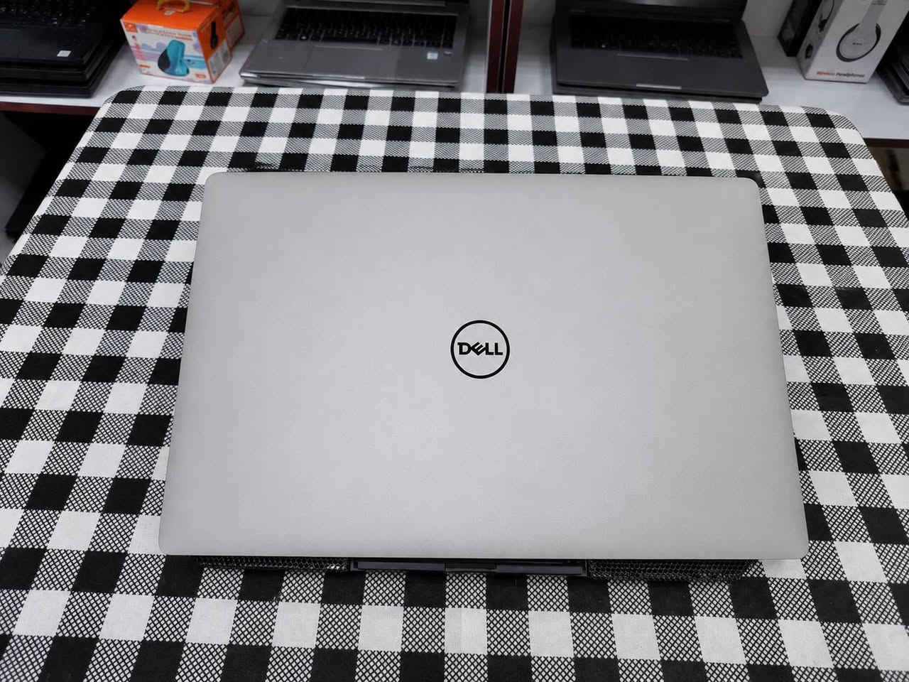 Dell Precision 5510 H فئة
✨ وصل حديثاً إلى مكتب الريادة للحاسبات ✨

💻 DELL Precision 5540 — جهاز عملي وأنيق يجمع بين القوة، السرعة، التصميم الاحترافي والجودة، ومناسب للطلاب والمهندسين 

والمصممين وأصحاب الأعمال والاستخدام اليومي.

🔥 المواصفات:

💎 المعالج: Intel Core i5 – الجيل التاسع H

💎 الرام: 8GB DDR4

💎 التخزين: 256GB SSD سريع

💎 الشاشة: 15.6" Full HD

💎 التصميم: سلفري أنيق واحترافي

💎 سلسلة Precision المخصصة للأعمال والأداء الاحترافي

💰 السعر: 385,000 دينار فقط

📌 جهاز بمواصفات قوية وسعر منافس، ومناسب

📌 للي يريد لابتوب يعتمد عليه بالعمل والدراسة والبرامج الهندسية والتصميم.

📌📍 مكتب الريادة للحاسبات

بغداد — الأمين الثانية

📲 واتساب: ***********

🎁 هدايا مجانية مع الجهاز 🎁

🖱️ ماوس

🖤 ماوس باد

🎒 حقيبة لابتوب

🔌 شاحن

✨ ومميزات إضافية مجانية:

💻 تنصيب وتجهيز الجهاز مجاناً

🚚 توصيل الجهاز مجاناً

🔥 كل هذا مع جهاز DELL Precision 5540 بسعر 385 ألف دينار فقط!

🔥 إذا تبحث عن جهاز يجمع بين الشكل الراقي والأداء العملي، الـ Precision 5540 خيار يستاهل!

📩 للاستفسار والحجز تواصل ويانا على الواتساب.
