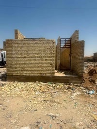 عندي هيكل 5 × 20 المساحه 100 متر شارع المخازن مقابيل البنزين خانه مال ...