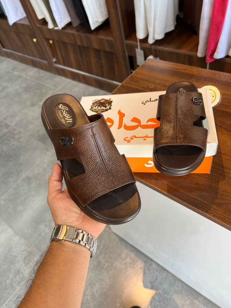 #جديدنا 
شحاطه جلد طبيعي عراقي الحداد 

وزن خفيف ومريح جدا 
قياسات 40-41-42-43-44-45

العنوان ديالى بعقوبه ركة حجي سهيل

#شحاطه_جلد_طبيعي
#شحاطات
#شحاطه
#شحاطه_الحداد
#شحاطات #رجالي #شحاطه #العراق #بعقوبه #بغداد #ديالى
