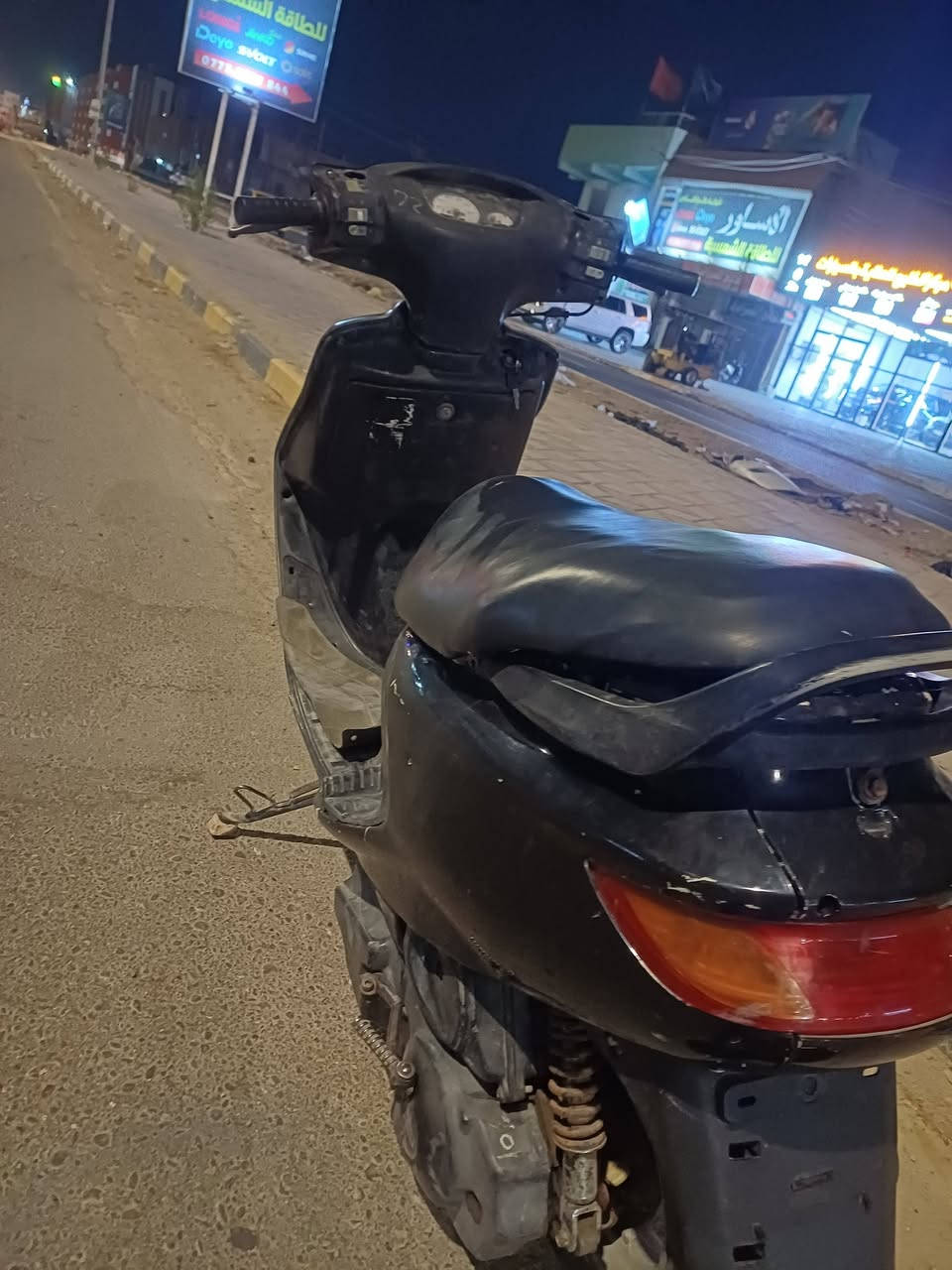 سلام عليكم دراجه حلوه اونضيفه كهربائيات شغاله مكينه نضيفه لاتنقيص ولا تبخير سلف شغال عوزها بس باتري العنوان الديوانيه حي الحضاره 
السعر. 350    ***********
