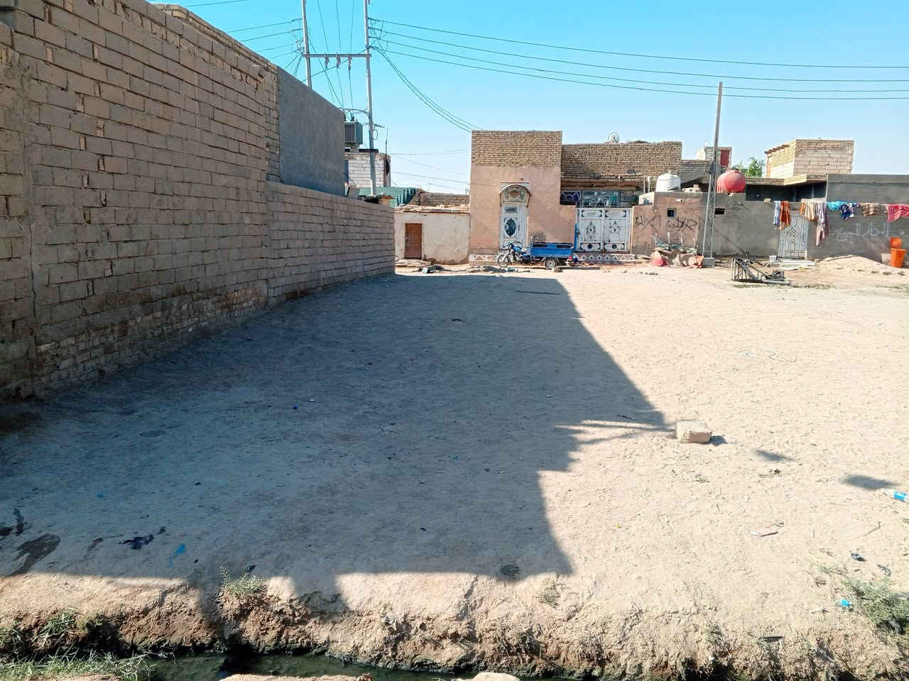 قطعتين زراعي بل مهافيف المساحه 200 كل وحده قطعه وحده منهن على شارعين ***********
