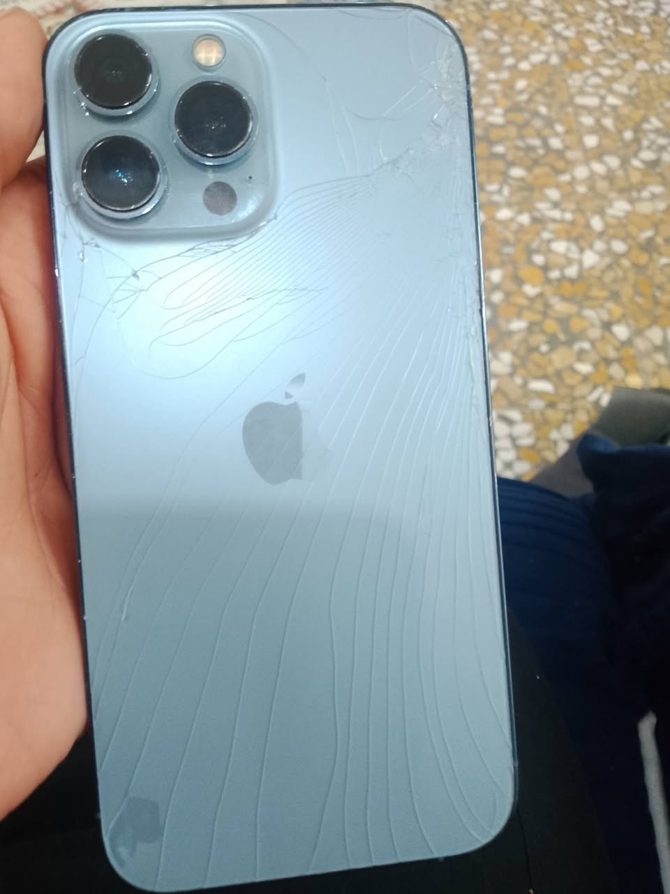 السلام عليكم
ايفون 13برو ماكس 
لون بحري 
جهاز نضيف جدا  ومرتب 
بطارية 84 بلادي
ذاكره 256
مبدل بي كامرات 
وشاشه نوعيه جيده 
وضهر مفطور
مكاني بغداد المشتل 
السعر 475 بي مجال بسيط جدا 

للتواصل واتساب فقط ***********
ملاحضة إطار الشاشه بي صفار ولاكن ما مئثر على شي
