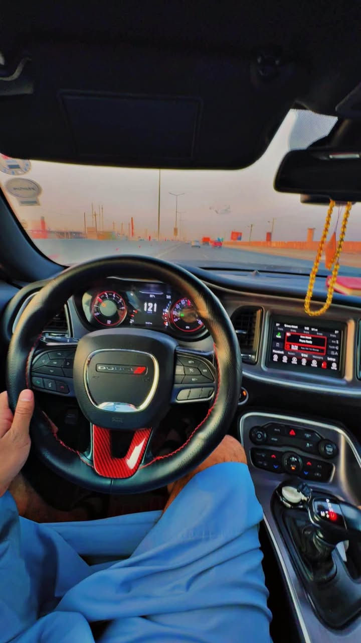 للبيع جالنجر Sxt 2021
قطعه وحده صبغ فقط بدون ايرباك .
ماشيه 100 الف 
السياره نضيفه ومابيها اي نقص 
الون بنفسجي مميز ومضلله من مرور اربيل 80‎%‎ سنه 
عليها برمجه سيفتي ولف حماوه ريسنك 82 بلكات ريسنك
كير محرك اكسل كله بضمان 
صدر كله جديد 
السعر 185 هي وتضليلها وبيها مجال لشراي
***********
