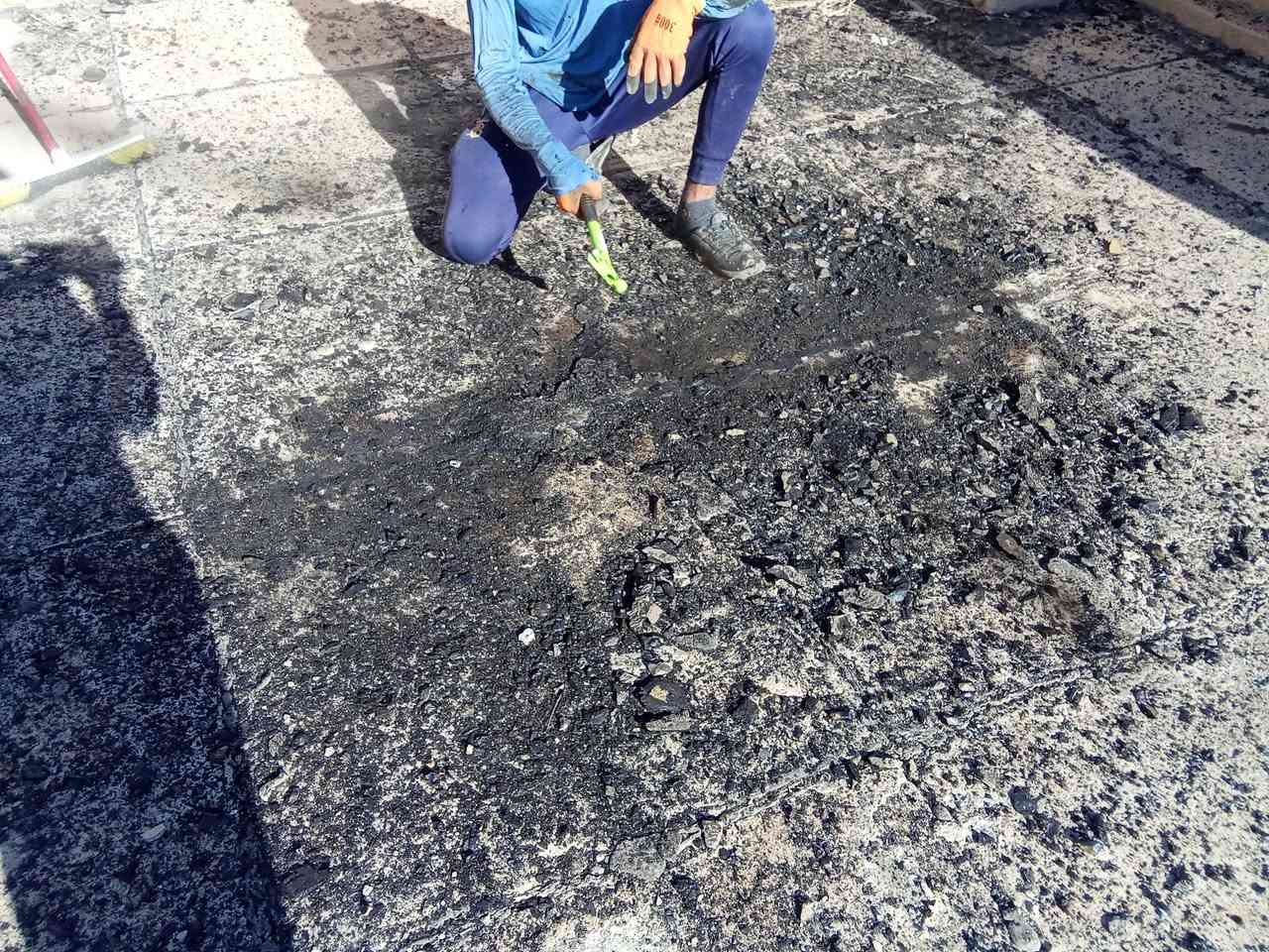 عملنا #تصليح او ادامة الماستك القديم
تنظيف السطح 
قلع الماستك القديم 
اضافة ماستك جديد اصلي 
الاستفسار الاتصال ع رقم *********** موجود واتساب
