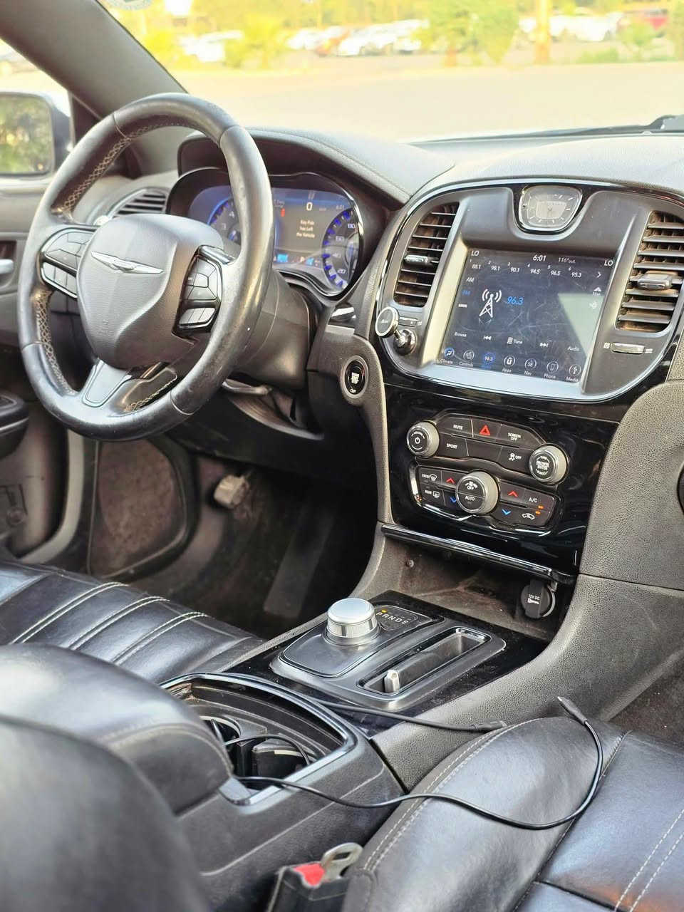 السلام عليكم الاخوان ..
كرايسلر 300s 2018 ..
وارد كندي ماشية 77 مايل ..
مواصفات اس معروفة مواصفاتها ..
كير محرك بشرط مامفتوح ..
سيارة كلين تايتل مكفولة من صبغ و بارد 
سيارة جاهزة من كلشي ..
***********
