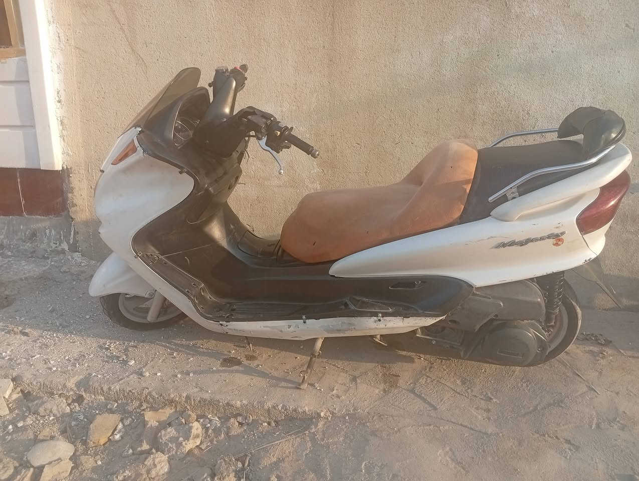 السلام عليكم ماجسته دبل رون كهربائيات كل شغاله لايت شاير هورن كفرات نظاف السرعه 160بريك أمامي وخلفي مكينه دراجه نظيفه لا تبخر ولا تنقص نقص سلف راجس سعر 30 ودكمه السلف عاطله الباقي كله كامله السعر 250وبيه مجال ومراوس همه ترهم حسب الاتفاق رقم بي واتساب ***********
