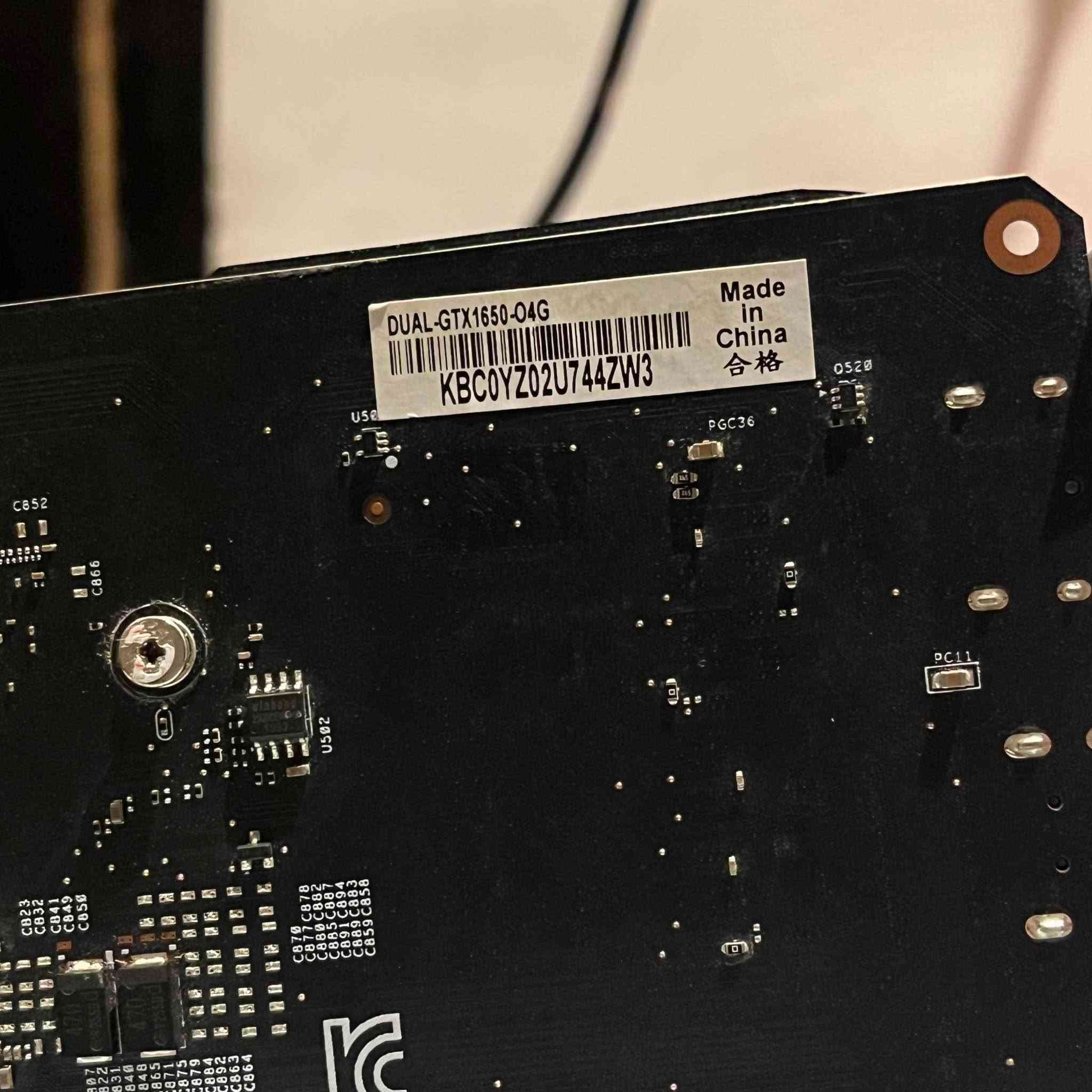 كرت شاشة RX6500XT • SSD 512 جيجا • رام 16 جيجا 2133