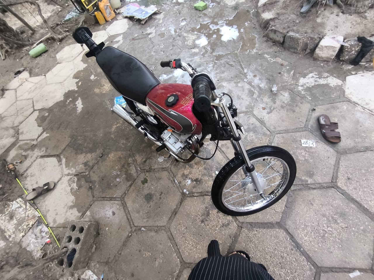 سلام عليكم دراجه للبيع ارشه موديل 21اوراق اصولي بس البليته ضايعه سعر 650وبيه مجال مكان نجف مشخاب سوق شعلان الرقم *********** شلعه معد خير من الله
