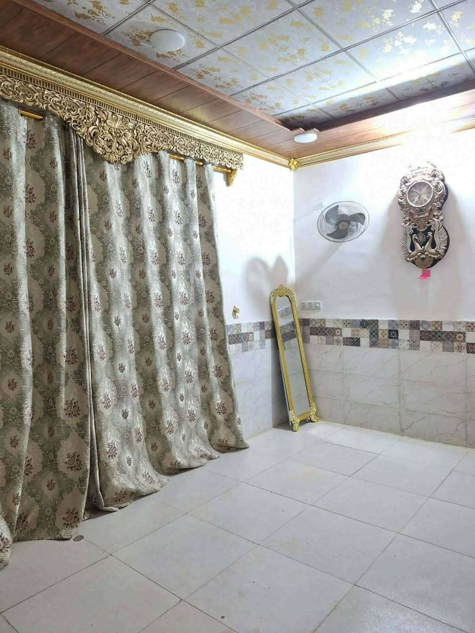 اللهم صلي على 🌼محمد وآل محمد
دار 100م طابق واحد للبيع طابو زراعي استقبال وغرفة وصالة ومطبخ وصحيات داخلية وخارجية ومكشوفة وسطح للبيع 41مليون بي مجال حي ميسان خلف سكلة الكرعاوي وتدخل علية قريب عل شارع طريق زوار نظيف جداً بناء بلوك بيت شلملن 

مكتب المشكاة للعقار 
***********
