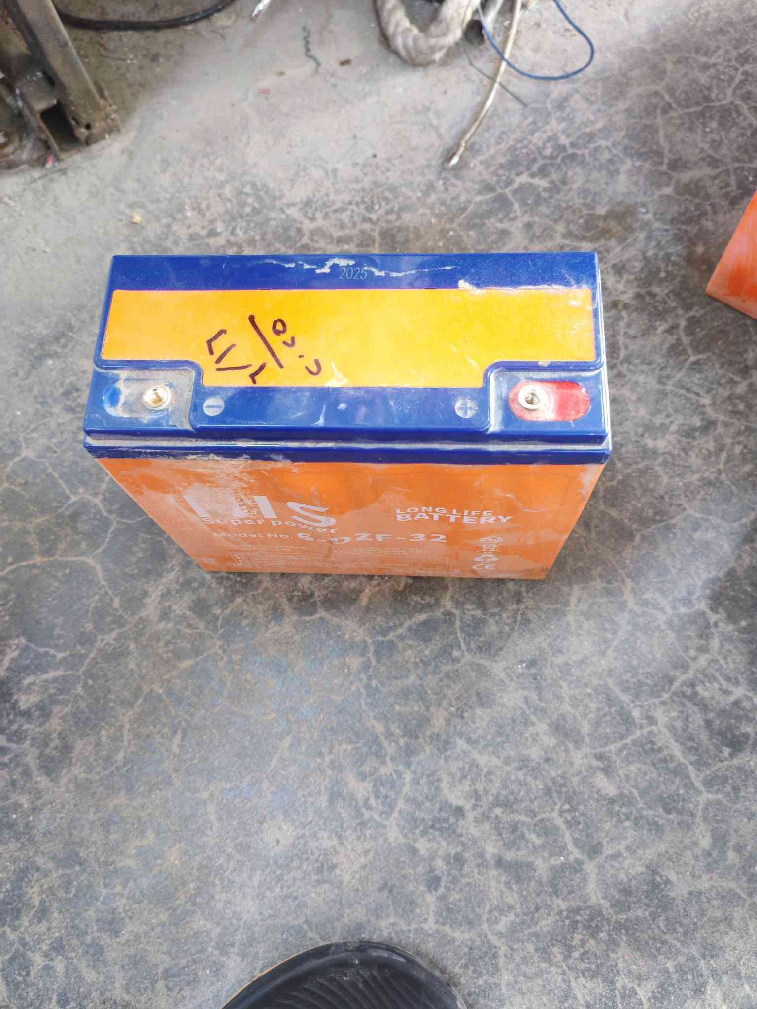 متاح 6 بطاريات مال جبلي بيهن نفخه بصيطه بس كله فول سعر الوحده 15 قفل بدون عمله كله عل فحص  ***********
