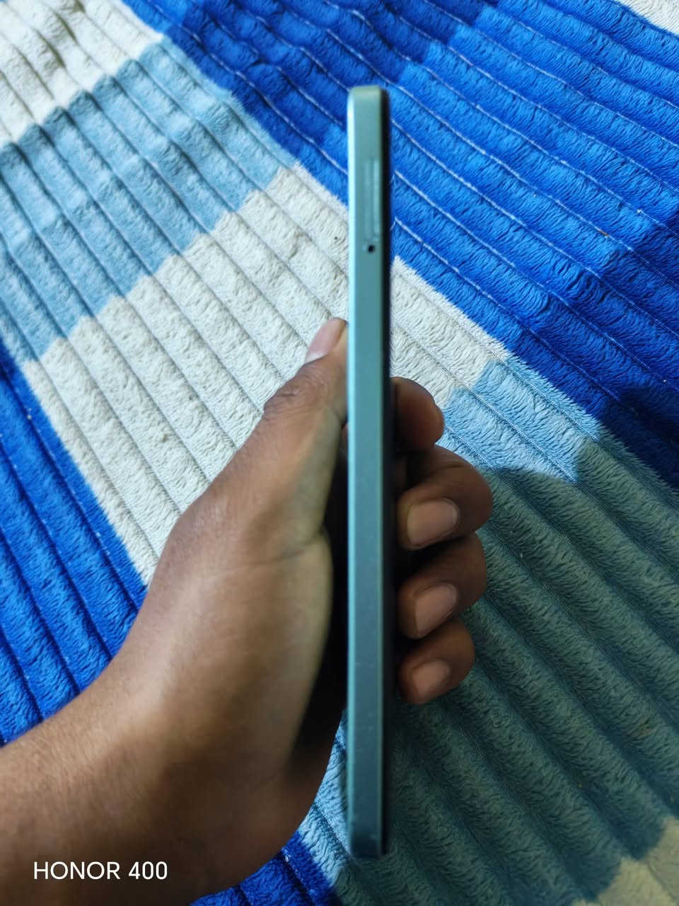 سلام عليكم جهاز نفكس سمارت 8 للبيع سعر 90 وبي مجال بسيط العنوان بغداد نهروان رقم*********** واتساب

نص مكتوب في الصور:
- HONOR 400