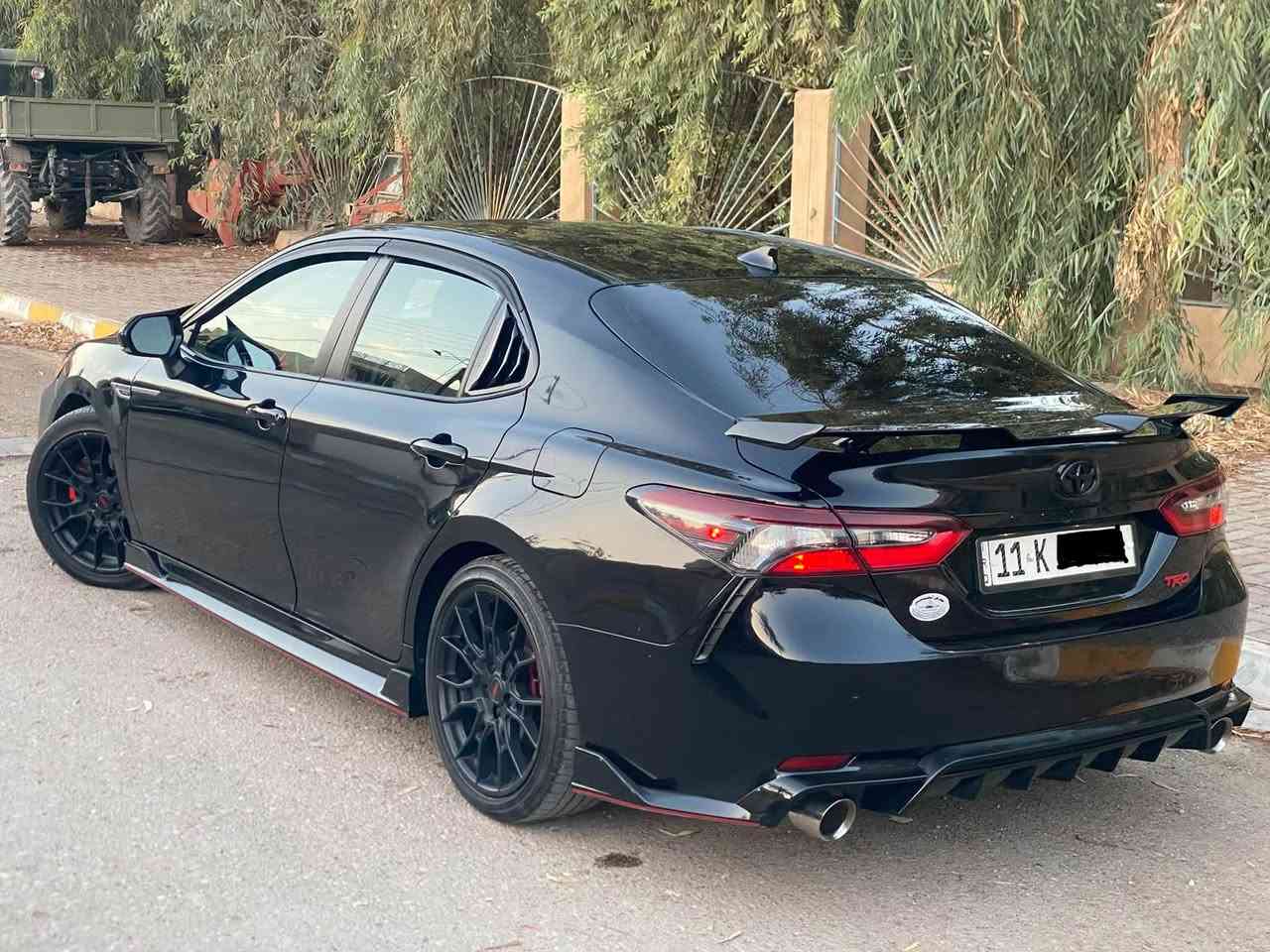 السلام عليكم
للبيع تويوتا كامري حره  2023  TRD

وارد امريكي ضرر بسيط بيه بنيد وجاملغ السايق يعني السيارة بيه قطعتين صبغ فقط 

سيارة حلووووه وجديده بدون رصعات او شخوط وبدون بارد 

صور الحادث مرفقه مع الصور 

مواصفات  TRD فووول رياضي 

بصمه + دخول ذكي 

كشن جلد + كهرباء 

تحكم ستيرن كامل + شفتات 

كير اوتو ومحرك شرط. محرك 6

تبريد شاشه ثلج 

رادار امامي + رادار جانبي كله شغال

سياره حلووووه وجديده لوك على وضع الشركة.  ماشيه 54 كم جاهزة من كلشي 

رقم بغداد حره و دولي و مشروع وطني وهزه وسنويه كله جديد يعني شرط التحويل 

السعر 198 وبيه مجال بسيط الشراي يخابر  

***********
