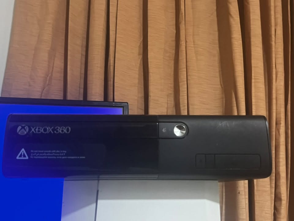 xbox 360 super  slim للبيع
الملحقات: 
-يدتين نظيفات  
-٨ اقراص 
-٤ بطاريات مال يدات ويا (وحدة من عدهم شحن من دون الكيبل)
-يدة ثالثة واير انطيها فحم 
-يدة والمحولة والجهاز بلاديات ممفتوحات
-التوصيل مجاني
-السعر ١٢٠ الف قفل 
-تفاصيل الجهاز وفحصه كدامك اشوفك بالخاص الواتس
*********** 
الالعاب الي بالهارد : 
Assassin creed rogue
Bf4
Blur
Bully
Cod4
Cod Black ops 1
Cod Black ops 2 
Cod Black ops 3
Captain America 
Cod world at war 
Crash mind over mutant 
Dishonored
Fifa 19
Fifa street 
Homefront
Just cause 2
Minecraft 
Mw3
Mortal kombat 
Pes 2016
Pes 2021
Pes 2006
Rdr 1
Resident evil 6
Rise of tomb rider
SB: robotic revenge 
Spongebob heropants
Spongebob truth-sq
Tekkan tag 2
Tom and jerry
Tomb rider 
Yu gi oh 5d’s
