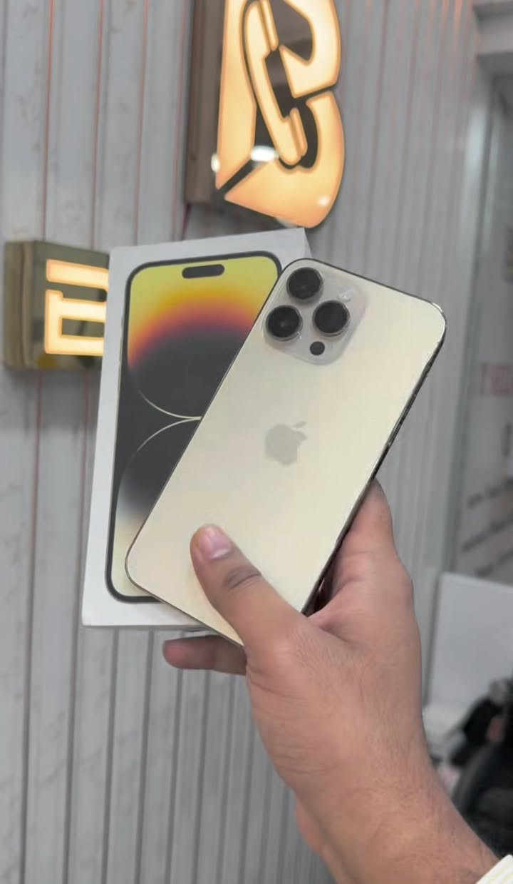 سلام عليكم ايفون ١٤ برو ماكس لون ذهبي💛 مبدل شاشه اصليه ذاكره واحد تيرا بطاريه ٨٧ بلاد جهاز كلش نضيف سعر ٦٥٠ مكاني ديوانيه
