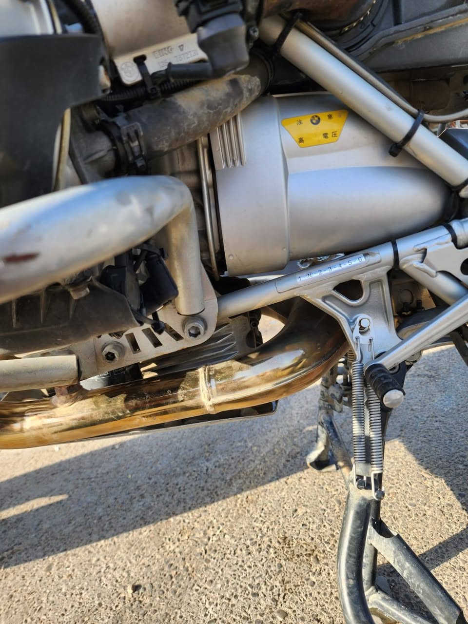 السلام عليكم 
وينهم الرغابة
R1200 GS
ممشى عداد 49 الف 
محرك وگير وكلچ مكفول من النضوح او اي خلل برغي واحد ممفتوح بيهن
عليها ادامة بلكات + دهن بريك مبدل
ABS شغال بدون خلل
تايرات MICHELIN جديدات
جنط جانبية بلادية موجودة وياها
دبلات مكفولة من النضوح او خلل بالوظيفة
هيترات قبضات شغالة
عليها درع جانبي للمحرك
دراجة نظيفة بمعنى الكلمة انگر واطلع بوجهك وين متريد فقط اكو ملاحظة بسيطة بالذيل من الجانب الايمن بيه بعض الخدش
دراجة رقمها بغداد اصولي
مكانها حي الجهاد 
اخي الرجاء اذا مچنت شراي فقط تستفسر فـ التفاصيل كلها مذكورة وكذلك الصور المرفقة گدامك لا تسألني
رقم الهاتف ***********
السعر المطلوب 87 ورقة بيها مجال بسيط
