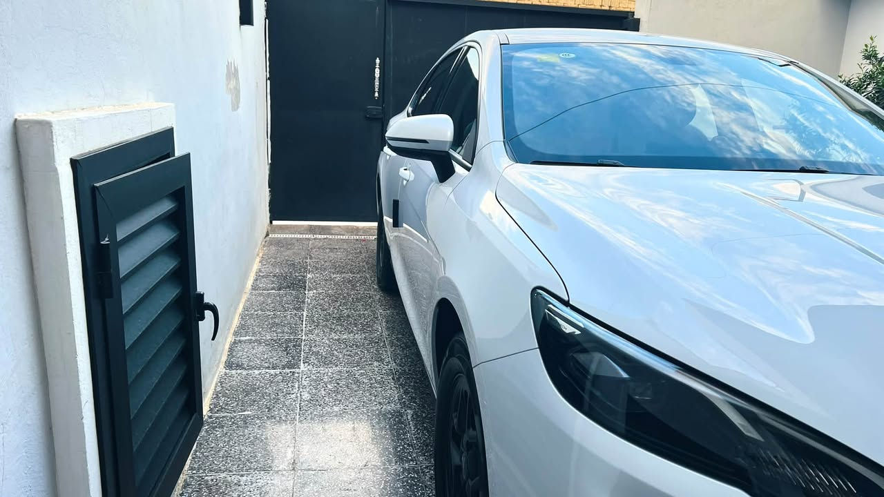 سيل 5
مكفوله من كل شي
ماشيه محرك1800
كهرباء 6000
رقم بغداد 
السعر 22
مكانها مطار بغداد
***********
