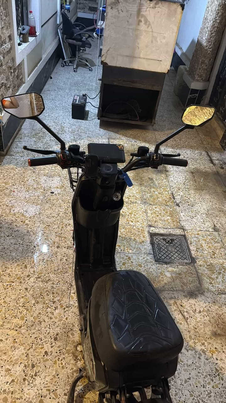 للبيع شحن R9 ⚡️🔥
دراجة كلشي بيها جديد ونظيفة جداً، استعمال خفيف.
الفار، السلات، المرايات، التواير والبريك  كله شغال
النقص فقط البطاريات، يعني تحتاج بطاريات حتى تشتغل وتتحرك. كلشي جديد تايرات كلشي ماضيوف اله بس بطاريات حط وتونس

📌 R9 شحن كهربائي
📌 كلشي جديد وجاهز بعد تركيب البطاريات
📌 السعر مناسب للجادين
📍 الفحص والمعاينة بالمكان
❌ ما أبدل، بيع فقط

اللي جاد يراسلني خاص والسعر نتفاهم عليه
*********** او مراسلة الصفحه

