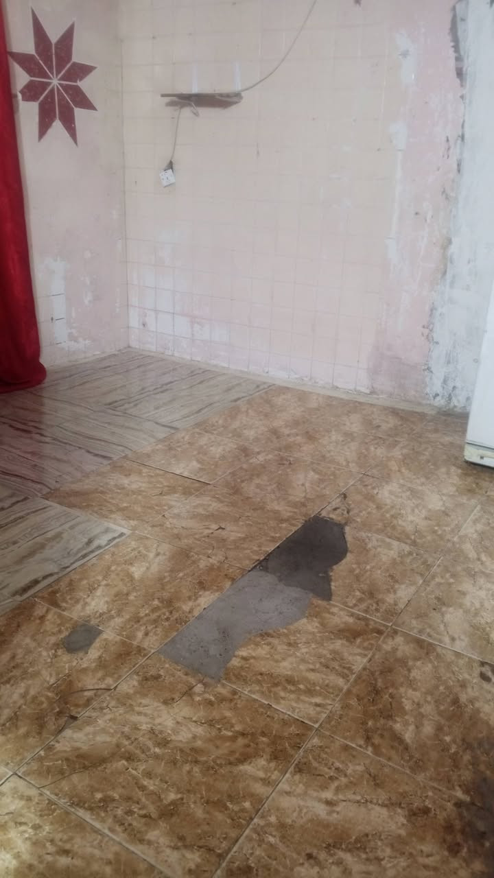 السلام عليكم بيت تجاوز 500متربي بناء2غرف نوم ملحقات الكراج تبني بي بيتين السقف صب مكان جسردياله داخل الطاقه على شارع عام سايدين خدمات كامله جاهزمباشرابيع اشيل جاهزلسكن تانكي ماطورمي عدد2سخان كهرباءخطين نت ضوئي سعر5مليون قفل ***********

