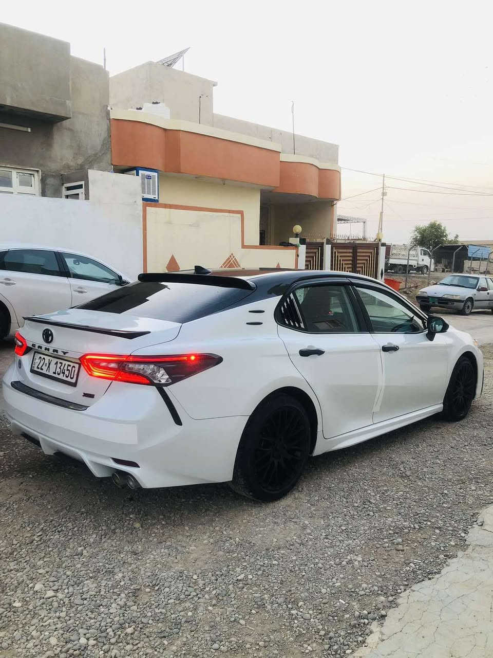 سلام عليكم كامري للبيع 2023xse فول موصفات سقف اسود بيلادي  ماعدا سلايت بصمه شاشه جبيره واير ليس كشن هيتر لايتات ليد بريك كهربائي داخل احمر بيلادي ضرر السياره جاملغ و بنيد بدون دواخل رقم جديد سنويه جديد و بسمي ثاني يوم تحويل و كاله سعر230 رقم موبايل*********** واتس اب فايبر موجود
