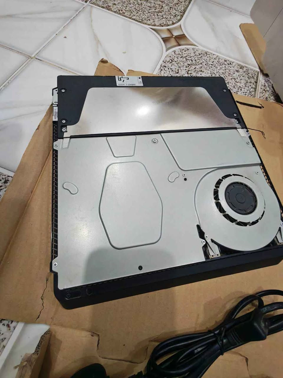 PlayStation 4 slim 

الجهاز شغال و نظيف و استعمال متوسط و نظافة 100% و اون لاين 

يمكن الفحص و التجربة 

المساحة واحد تيرا 

يجي وياه اربع جويستكات

و ست اقراص 

مو مفتوح ولا مصلح و الليبل موجود

السعر 450 

الموقع بغداد 

للتواصل واتساب  *********** بغداد, العراق
