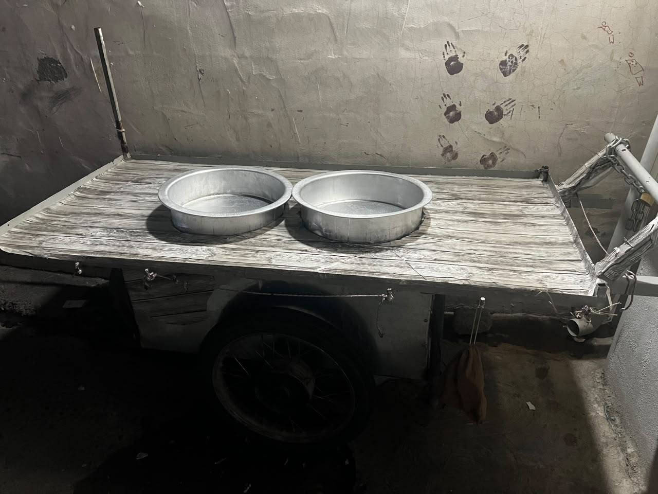 عربانه نضيفه جدا للبيع مع الغراض السبب محتاج سعره ١٠٠ قفل قفل بدون معامله غرضها جدد وتايرات جدد *********** واتساب
