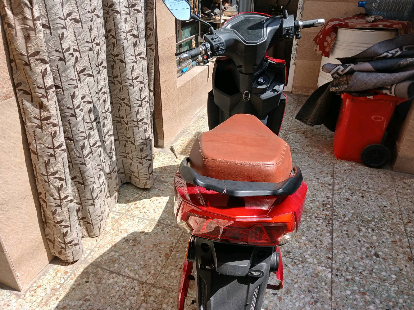 سلام عليكم 
سكنس 2025
بطاريات جديده 
٦ بطاريات 
سرعه الحقيقي  90
ما صارله عندي نص شهر 
-------
بيه نظام P
نشرات كامله 
بيه 3 سرعات 
بيه نظام السماعات (ديجي) 
بيه هوايه اشياء
--------
كهربائي كامله 
الايتات ثلجيه 
دبل اشارات (يمنه . يسره )
شاحنه اصليه 
فول يطول يومين ٢ 
تمشي 60 كيلو متر 
-----
العنوان البياع 
رقم ***********
سعر 800 وبي مجال 
----
معروفه الدراجه سعره مليون وربع 
٨٠٠ وبي مجال 