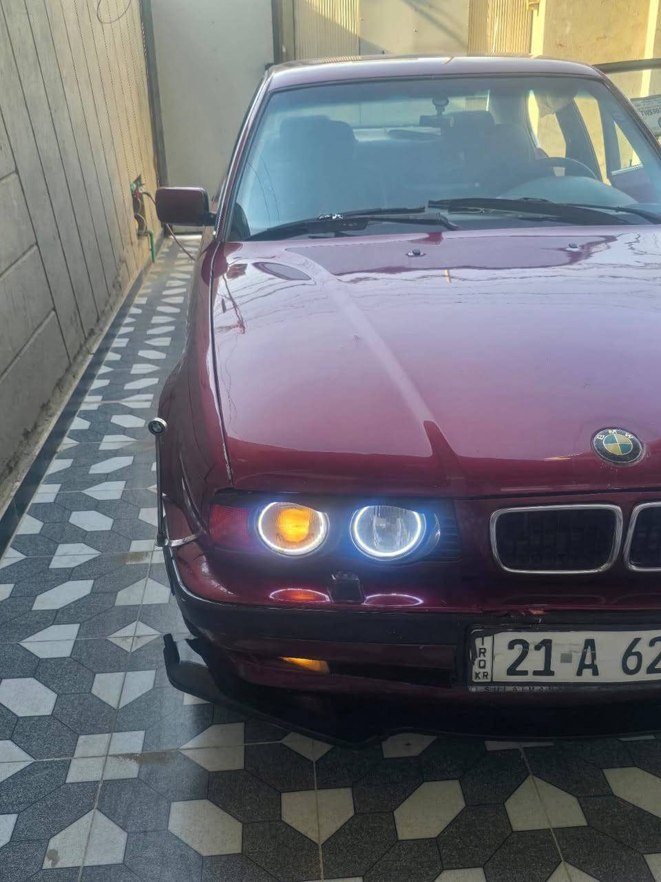 سلامو عليكم بي ام 525محرك مسكر عدل كير أو محرك نضيفات موديل 90 بسمي السياره تحويل ثاني يوم اكهربياته كله شغاله ما بيه اي نقص سياره جاهزه من كلشي داخل مدوشم كنتاره هنه والبيطاين مصروف عليه السياره ما بيه نقص برقي رقمي ***********  52 وبيه مجال الشراي
