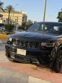 جيب شيروكي (بلاك توب ) 2020 لون   مواصفات السيارة  ماشية ٨٢ فتحة  -راد...