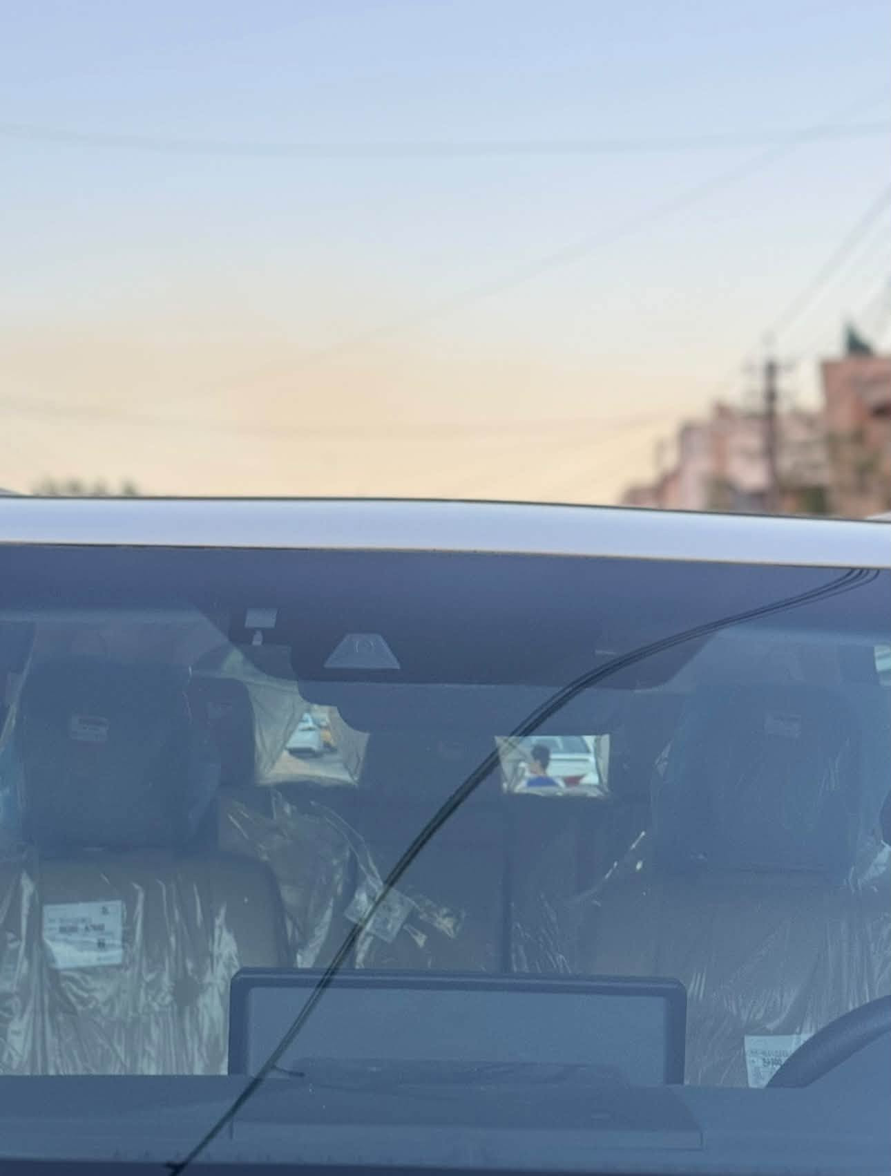 السلام عليكم
لاندكروز VX موديل ٢٠٢٣ 
ماشية ٣١ الف 
سيارة كفاله عامة علئ وضعية الشركة 
مواصفات السيارة 
رادار 
كامرات محيطيه 
كشنات تدفئه وتبريد 
شاشات عدد ٣ اصلية وكاله 
سيارة فول ١/١ معروفه مواصفات ال VX 
هـ/***********
عنواني بغداد
