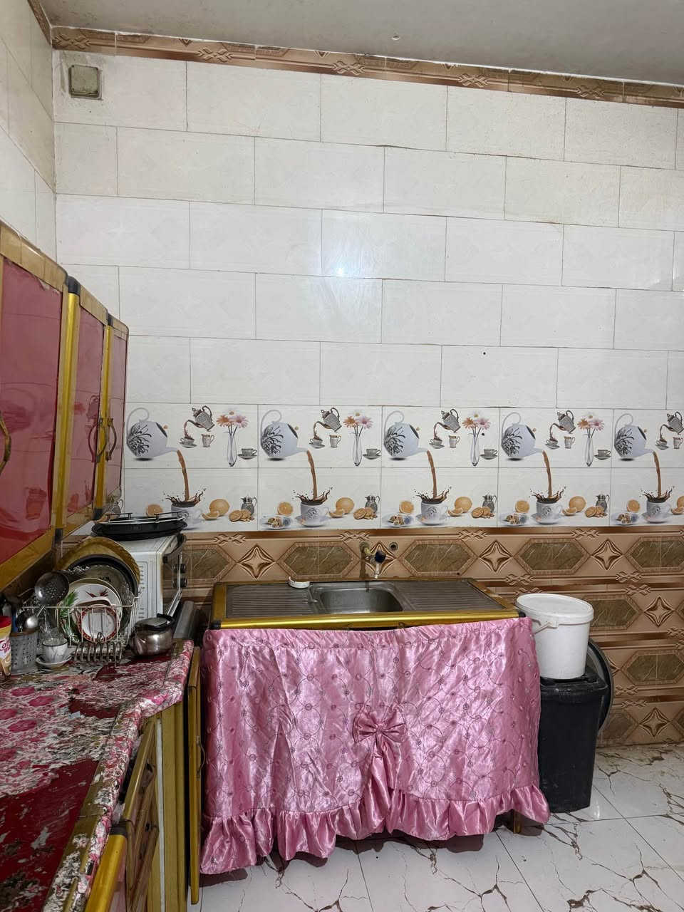 بيت مساحته 100متر بناء حديث غرفه وصاله ومطبخ واستقبال وصحيات في منطقه سيد جميل عل شارع عشرين الفاصل بين منطقه سيد جميل وحي العدل شارع رئيسي السعر 65للاتصال *********** عمارة, ميسان
