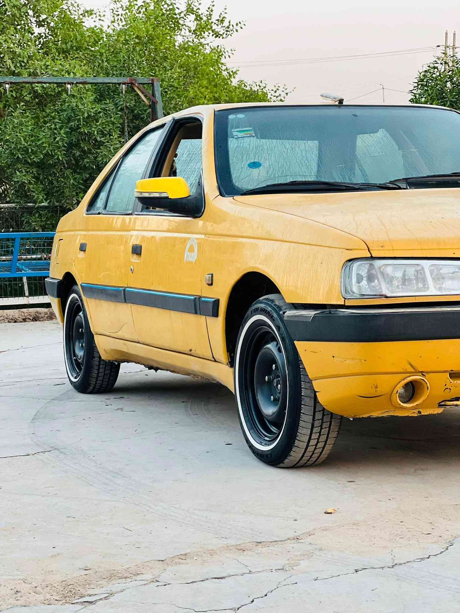 سلام عليكم عندي بيجو لميس ٢٠١٥ السياره مكفوله ماناقصهه شي منضومت غاز تخم تاير جديد صدر جديد مصفره من هيه وغرامه وخط وبحث وبسمي احول ثاني يوم ما متواجد خاص لاستفسار اكثر ***********
