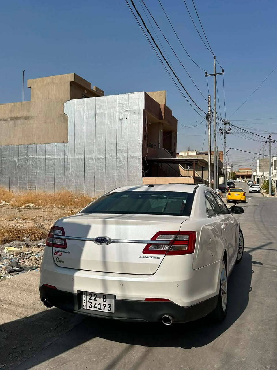 السياره نضيفه بيها قطعتين باب سائق و جملغ ورا سياره دعاميه لل دعاميه شرط كبس كير مكينه تبريد ب شرط لل استفسار رقم *********** السعر 115 مجال بسيط
