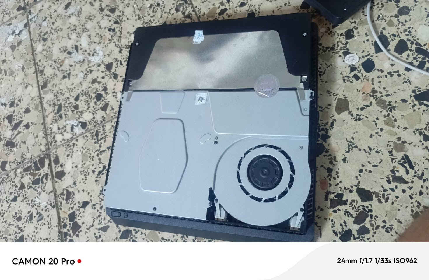 جهاز نضام11 نضيف بس داخل وضع الامان ميكلف 15الف 
وياه غراضه كامله السعره 225 وبي مجال حق الجيه 
العنوان بغداد البياع

نص مكتوب في الصور:
- CAMON 20 Pro • 24mm f/1.7 1/33s ISO900
- CAMON 20 Pro • 24mm f/1.7 1/33s ISO957
- CAMON 20 Pro
- 24mm f/1.7 1/33s ISO1016
- CAMON 20 Pro • 24mm f/1.7 1/33s ISO962
- 24mm f/1.7 1/33s ISO1032