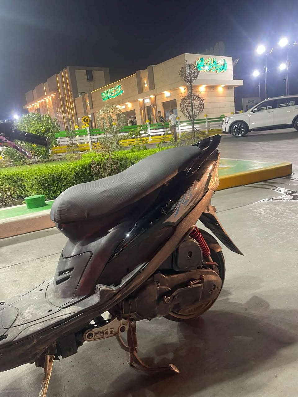 السلام عليكم ماكس عدله رمبه دراجه بيها ويلكب وشيال وستان رياضي
دراجه كلش جديده مختمه كلها 
مكينه ما مفتوحة على وضع البلاد 
السعر600 مكاني بغداد الدوره 
ورقمي***********
