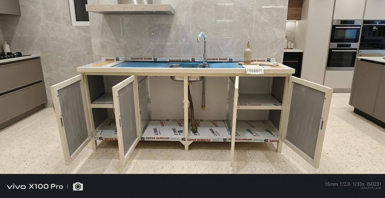 كاونتر نظيف جدا عرض مترين مع سنگ عرض مترين وخلاط درجة اولى السعر 250 وبي مجال +كومدي جديد عرض متر السعر 125 وبي مجال العنوان بابل /شارع 60 
***********
