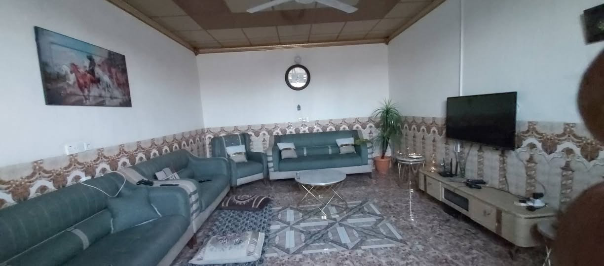 دار للبيع صلاح الدين قضاء العلم تل السوق العليا يتكون من ثلاث غرف نوم واستقبال وموزع ومطبخ وحمامات داخليه وخارجية مساحة الأرض ٣٦٠م تتوفر جميع الخدمات في المنطقه من ماء وكهرباء وخطوط مولد السعر ٣٣ مليون وبي مجال الاتصال على الرقم ***********
