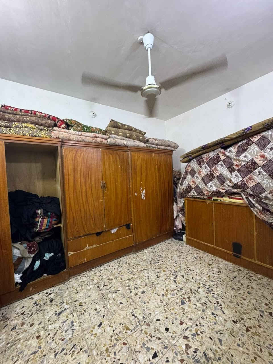 #دار_للبيع 🏠 بشارع المطار القديم مساحه 100م #طابقين 

⚜️بناء طابوك درجه اولى الأساس والسقف صب كونكريت 
🔺يحتوي على 3غرف وصاله وستقبال ومطبخ وصحيات داخليه وخارجيه..
🔺السعر 42 وبيه مجال 
⚜️ للاستفسار مراجعة
   ((#مكتب_ابوعراق_للعقار  ))

☎️*********** واتساب

