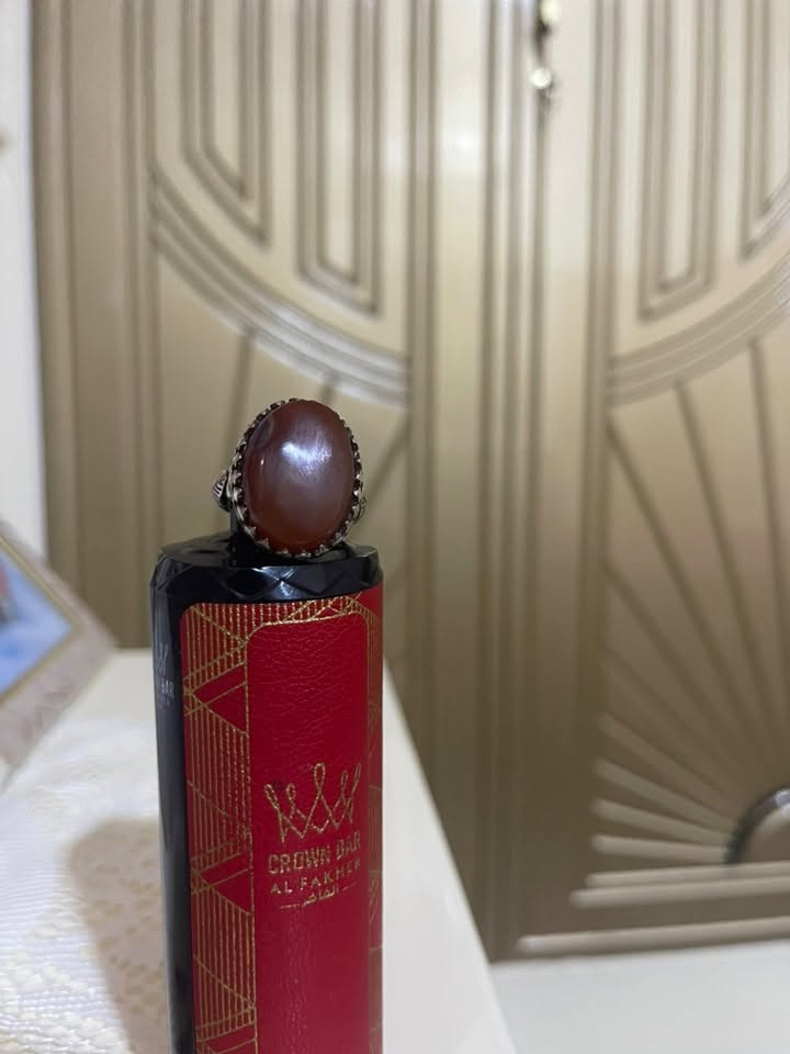 السلام عليكم ٣خواتم للبيع فضه اصلي الخاتم الاول عقيق يماني ذمه اصلي والثاني ياقوت افريقي اصلي والثالث فضه بس حجرته كزاز يعني بس ديكور سعرهن كلهن ٨٥الف بيهن مجال مكاني بصره ابو الخصيب ***********
