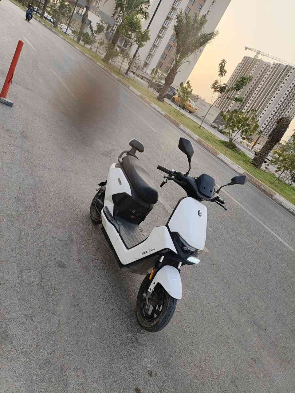 سلام عليكم دراجه شحن ياديا 6باتري 72فولت 35امبير تمشيك بل شحنه فوك ل50كيلو كامله ومكفوله ماشيه50كيلو بس سرعته 75حقيقي طياره دراجه  سعرها650وبيها مجال بسيط مكاني حي الجهاد بغداد ستفسار *********** بيع فقط
