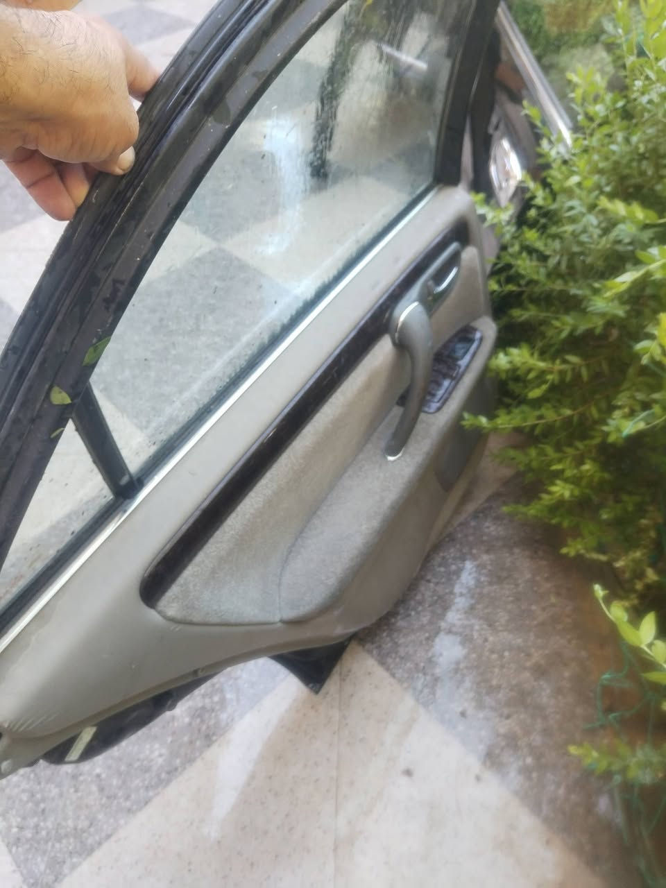 أبواب ملكه اسود جهه السايق مابيه ضربه رصعه بصيطه كلش كاملات وجاملغ جهه السايق مال صبغ كلهن ب ٥٠ مكاني كربلاء الحسينيه ***********
