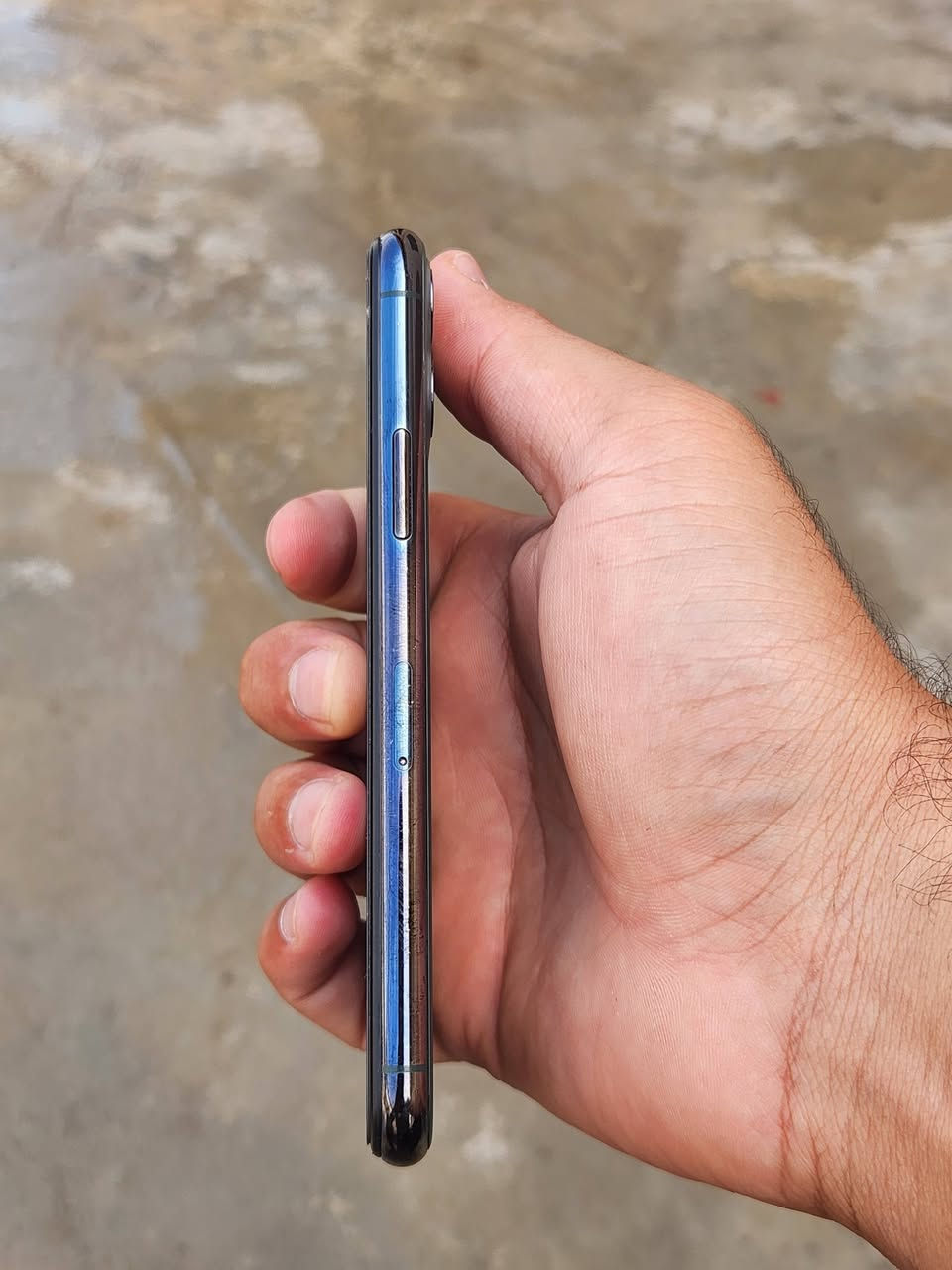 ايفون 11 برو
جهاز مرتب 
مبدل بي شاشه 
ومبدل بطاريه البطاريه 69
الجهاز طلبين عليه 180 
رقم التوصل ***********

نص مكتوب في الصور:
- ٠٣:٠٠
- حالة البطارية والشحن
- رسالة مهمة حول البطارية
- حالة بطاريتك متدنية جدًا. يمكن أن يبدل أحد مزودي خدمة Apple المعتمَدين البطارية لاستعادة الأداء والطاقة القصويين.
- العثور على خيارات الخدمة...
- الحد الأقصى للقدرة
- ٦٩٪
- هذا قياس لقدرة البطارية مقارنة بقدرتها عندما كانت جديدة. قد تتسبب القدرة المنخفضة بتقليل ساعات الاستخدام بين عملية الشحن والأخرى.
- أقصى قدرة للأداء
- ستساعد الأنظمة المضمنة في النظام والمكونات في تخفيف آثار الأداء التي قد تلاحظها أثناء التقدم الكيميائي في عمر بطارية iPhone.
- شحن البطارية المحسن
- للحد من استنزاف عمر البطارية، يتعلم الـ iPhone من عادات الشحن اليومية، بحيث ينتظر ولا يتجاوز ٨٠٪ حتى يحين موعد حاجتك إلى استخدامه.
- القطع والخدمة تجمع Apple سجل تاريخ القطع والخدمة، وهذا السجل يعرض معلومات عن هذا الـ iPhone وحالته وتفاصيل إصلاحه. معرفة المزيد... سجل تاريخ الخدمة البطارية الخدمة الشاشة غير معروف مشكلة بصمة الوجه