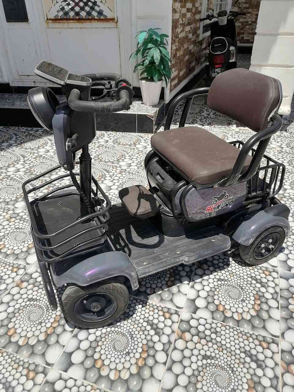 مكلف بالنشر،،،، مكلف بالنشر
دراجه شحن جديدا فول نضافه استخدام قليل اخذتها ابواحد اوربع كسر كارتون، استخدمتها 5 اشهر استخدام شبه النادر، اريدها 900 الف مكاني بعقوبة الاستفسار اتصال على الرقم
***********
