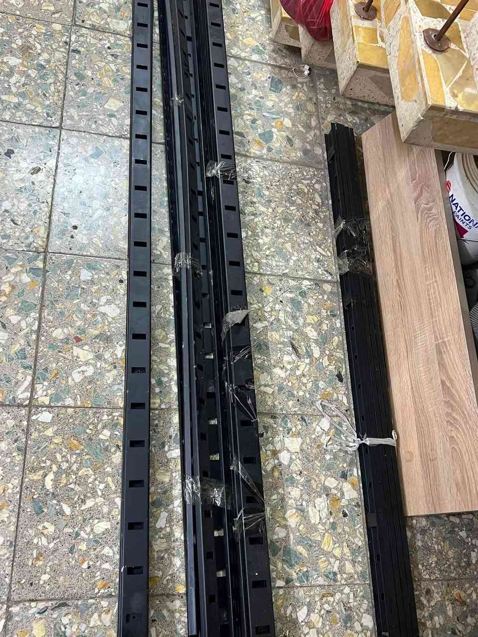 ديكور محل كامل للبيع
مع استاندات عرض ملابس  عدد ٣ 

شبجة عرض احذية 

تعاليك + ملكانات ٣ اسود ٣ ابيض مع ملكان صغير اطفال 

العنوان بغداد كرادة داخل 

***********
