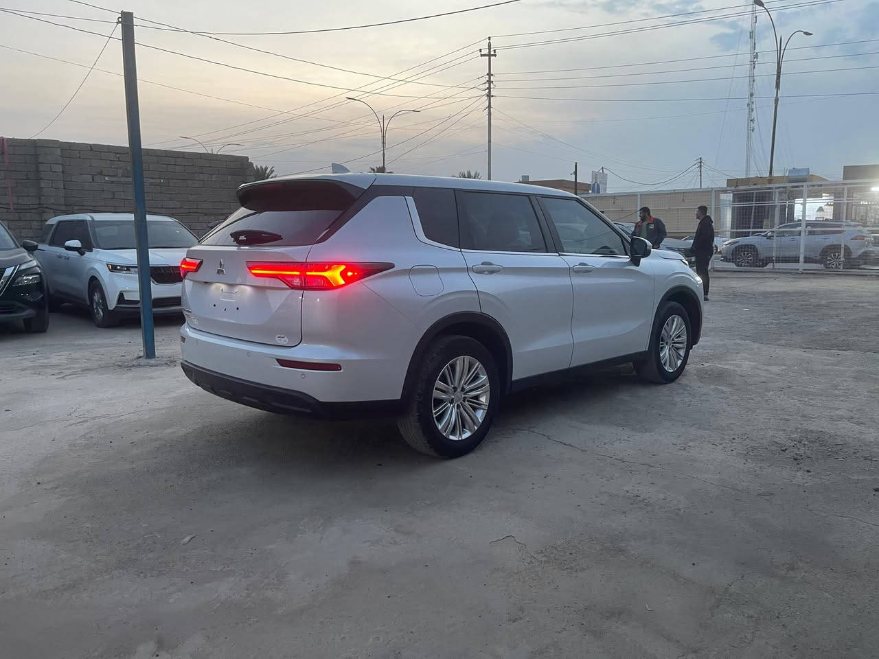 بسم الله الرحمن الرحيم 
ميتسوبيشي اوتلاندر 
Mitsubishi Outlander Es 2.5 2023
تشغيل بصمة 
تبديل دعامية فقط 
رقم الشاصي  JA4J3TA89PZ045598
العنوان الشرقاط اجميلة 
للاستفسار اتصال واتساب 
***********
السعر افحص السياره  وخابرني
